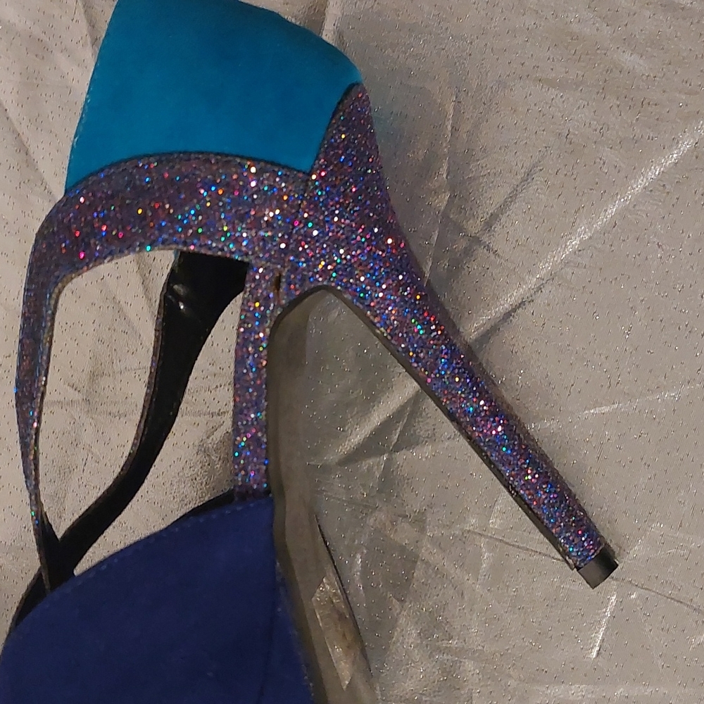 Stilletos - Picture 5 of 7